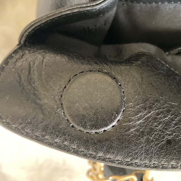 Elegant Black Leather Shoulder Bag with Gold Accents - Picture 10 of 14